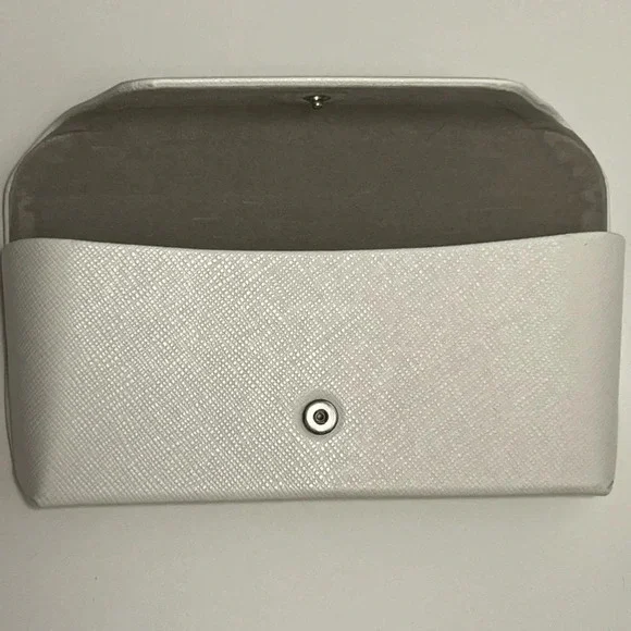 New Michael Kors. Eye Glass Case - Picture 4 of 5